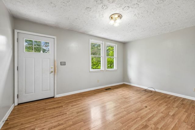 11170 Challenge Dr, Bon Aqua, TN 37025