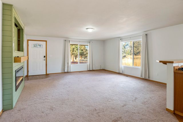 2350 NW Rimrock Loop, Redmond, OR 97756