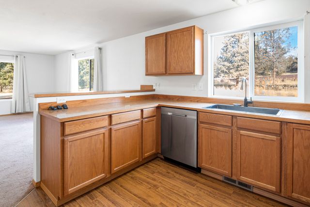 2350 NW Rimrock Loop, Redmond, OR 97756