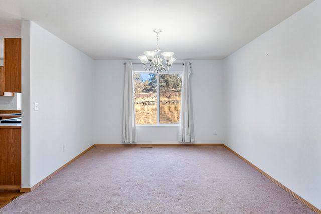 2350 NW Rimrock Loop, Redmond, OR 97756