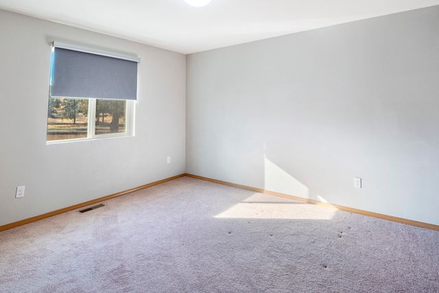 2350 NW Rimrock Loop, Redmond, OR 97756