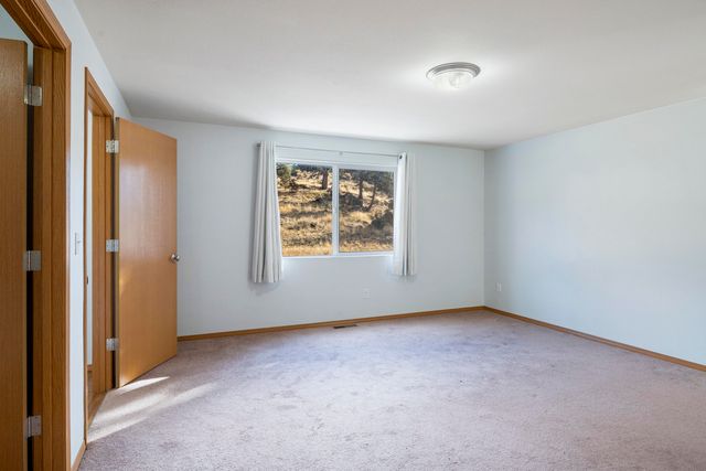 2350 NW Rimrock Loop, Redmond, OR 97756