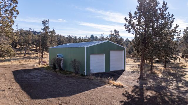 2350 NW Rimrock Loop, Redmond, OR 97756