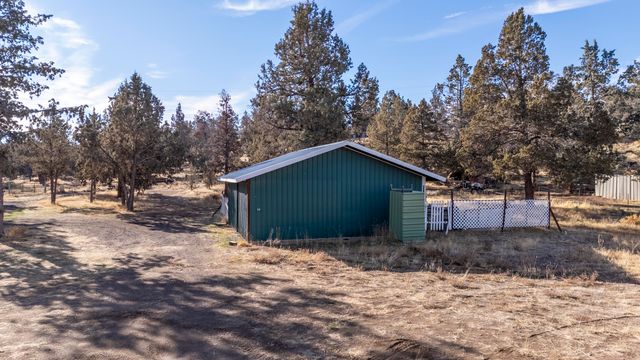 2350 NW Rimrock Loop, Redmond, OR 97756