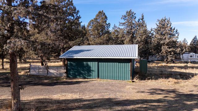 2350 NW Rimrock Loop, Redmond, OR 97756