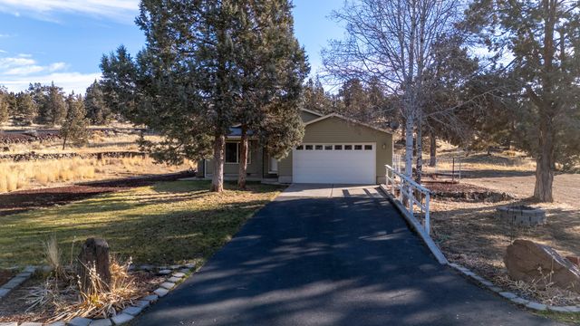 2350 NW Rimrock Loop, Redmond, OR 97756