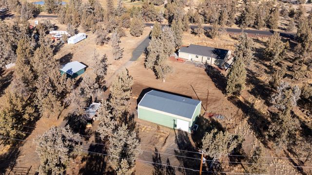 2350 NW Rimrock Loop, Redmond, OR 97756