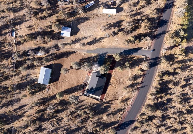 2350 NW Rimrock Loop, Redmond, OR 97756