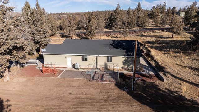 2350 NW Rimrock Loop, Redmond, OR 97756