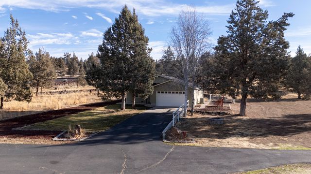 2350 NW Rimrock Loop, Redmond, OR 97756