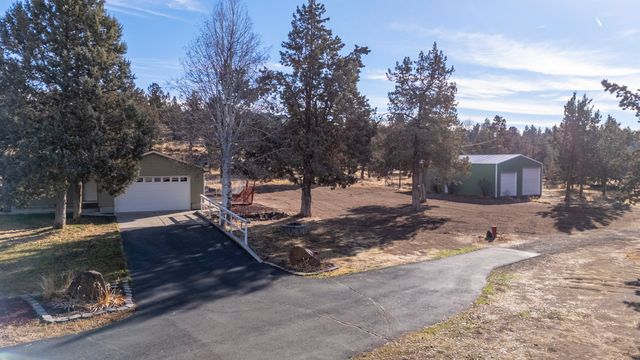 2350 NW Rimrock Loop, Redmond, OR 97756