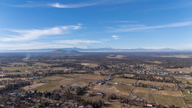 2350 NW Rimrock Loop, Redmond, OR 97756