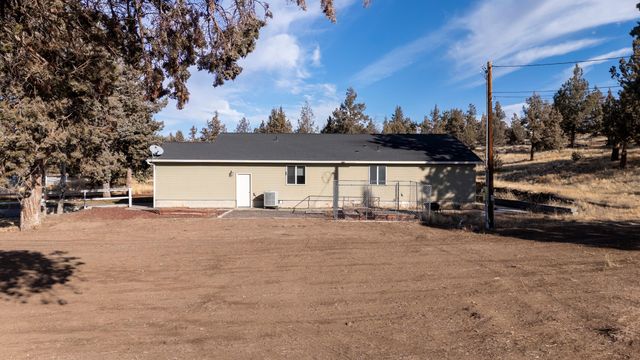 2350 NW Rimrock Loop, Redmond, OR 97756