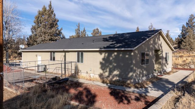 2350 NW Rimrock Loop, Redmond, OR 97756