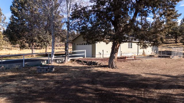 2350 NW Rimrock Loop, Redmond, OR 97756