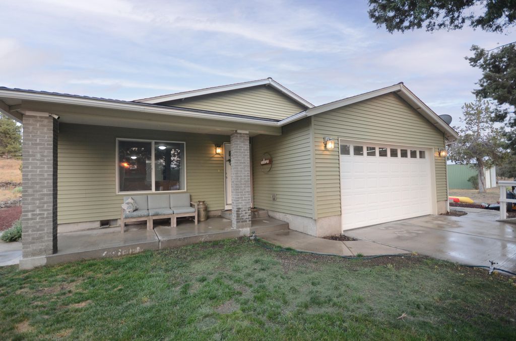 2350 NW Rimrock Loop, Redmond, OR 97756