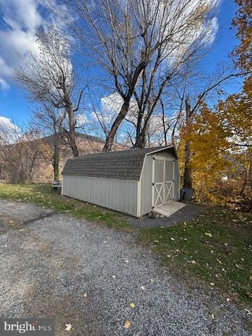 209 N MAIN ST, Yeagertown, PA 17099