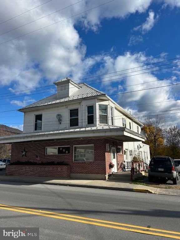 209 N MAIN ST, Yeagertown, PA 17099