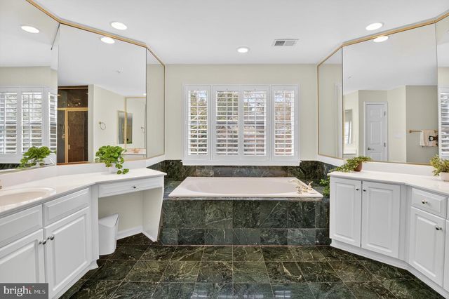 4015 MANSION DR NW, Washington, DC 20007