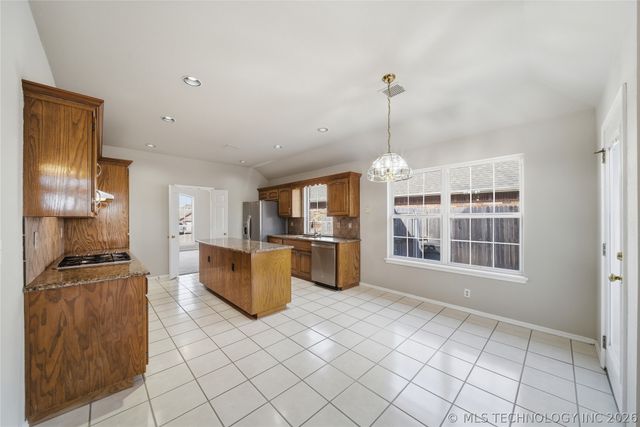 3725 W Detroit Street, Broken Arrow, OK 74012