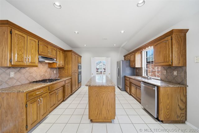 3725 W Detroit Street, Broken Arrow, OK 74012