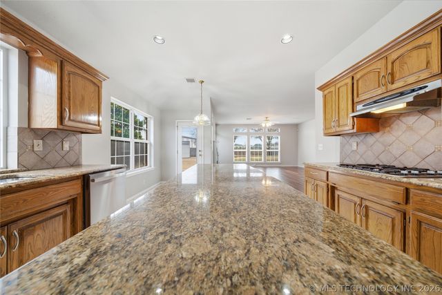 3725 W Detroit Street, Broken Arrow, OK 74012