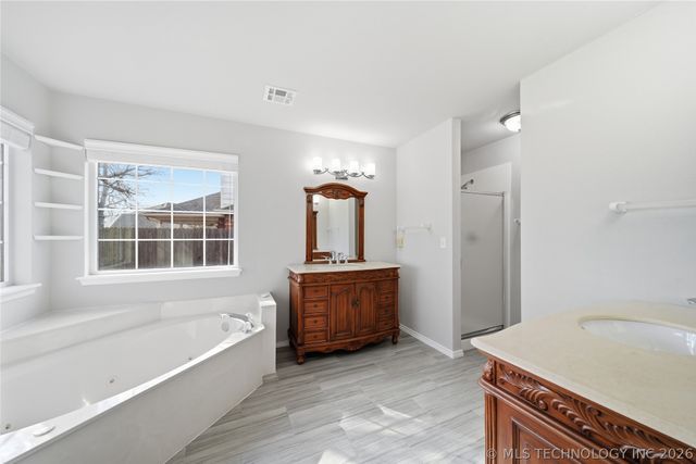 3725 W Detroit Street, Broken Arrow, OK 74012