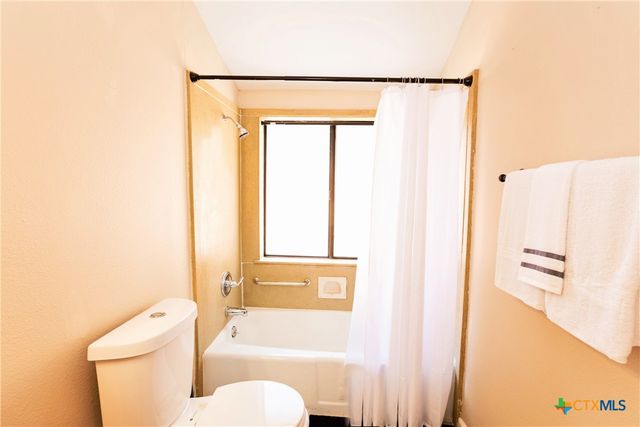 4020 River Oaks Circle, Temple, TX 76504