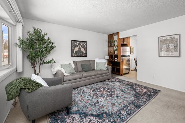 2924 Lincoln Avenue N, Davenport, IA 52804