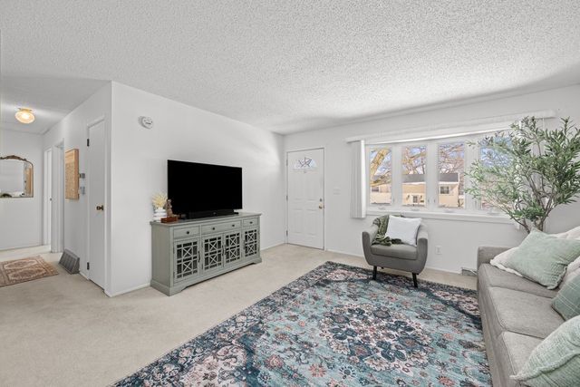 2924 Lincoln Avenue N, Davenport, IA 52804