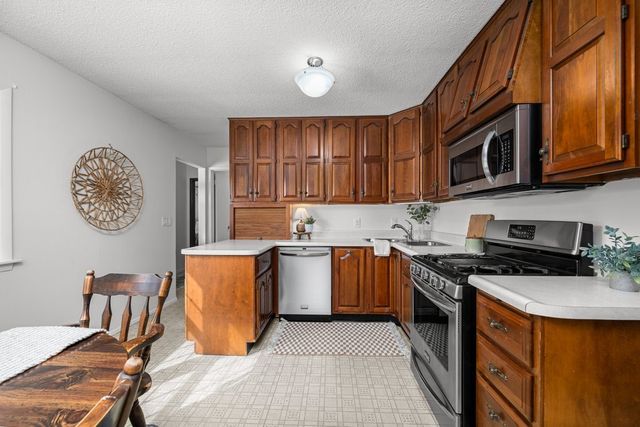 2924 Lincoln Avenue N, Davenport, IA 52804