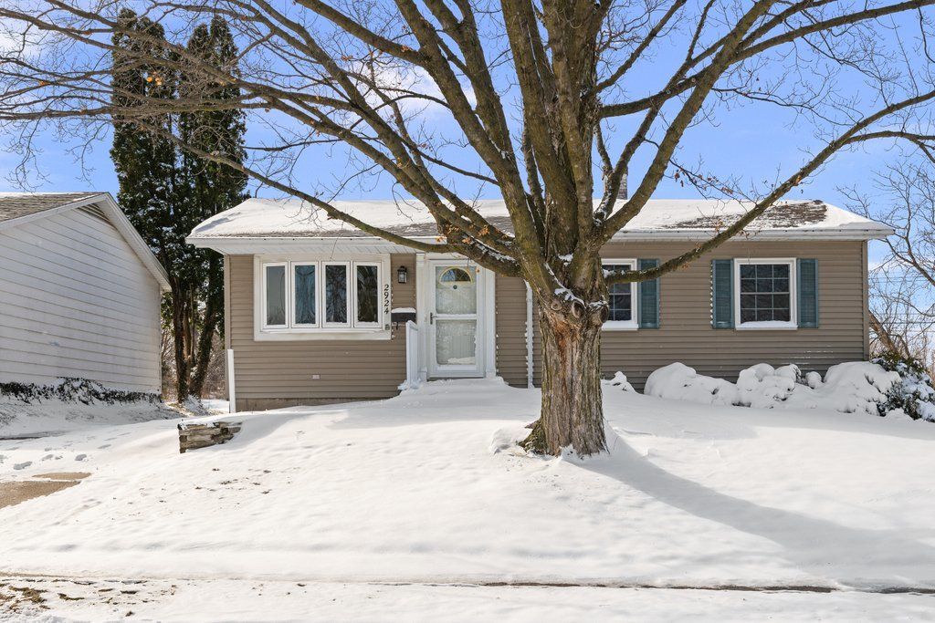 2924 Lincoln Avenue N, Davenport, IA 52804