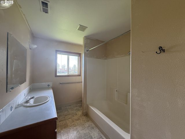 16117 Ne 87TH St, Vancouver, WA 98682