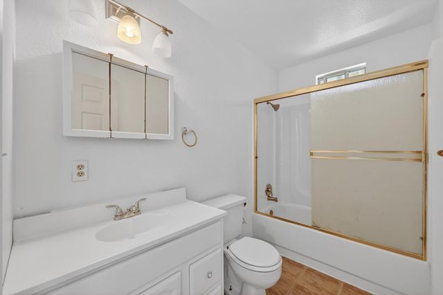 2932 Hoffman Dr, Valley Springs, CA 95252