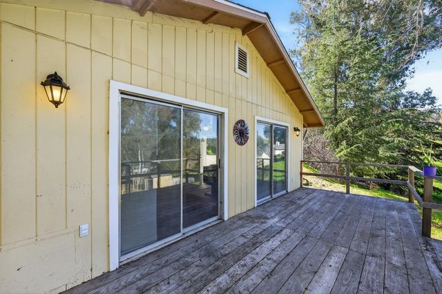 2932 Hoffman Dr, Valley Springs, CA 95252