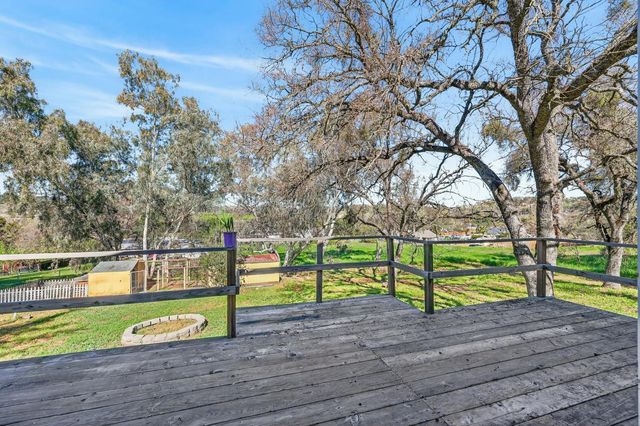 2932 Hoffman Dr, Valley Springs, CA 95252