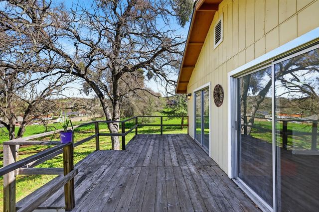 2932 Hoffman Dr, Valley Springs, CA 95252