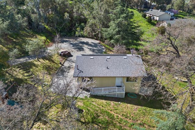 2932 Hoffman Dr, Valley Springs, CA 95252