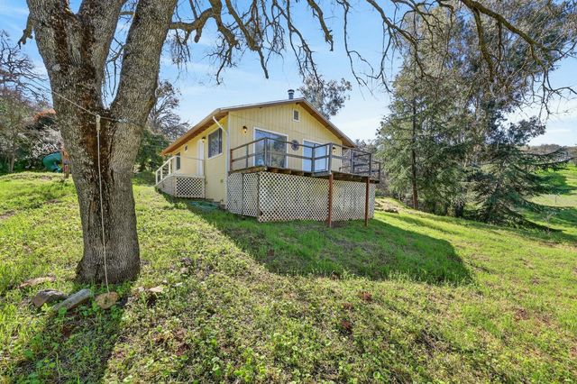 2932 Hoffman Dr, Valley Springs, CA 95252