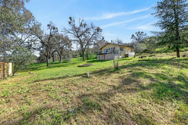 2932 Hoffman Dr, Valley Springs, CA 95252