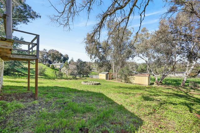 2932 Hoffman Dr, Valley Springs, CA 95252