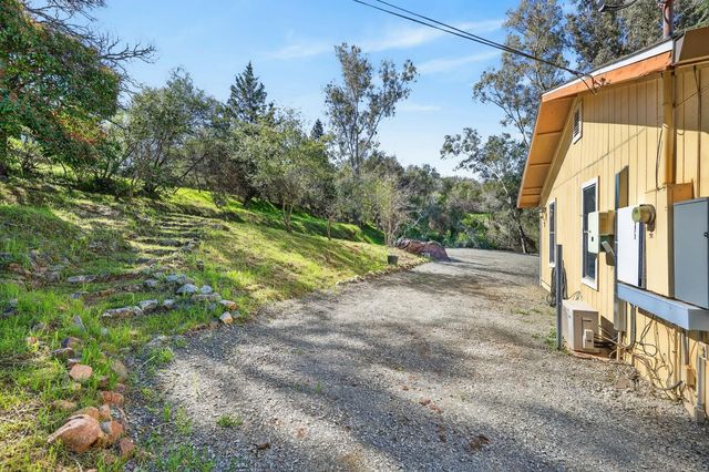 2932 Hoffman Dr, Valley Springs, CA 95252