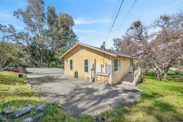 2932 Hoffman Dr, Valley Springs, CA 95252