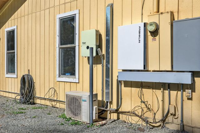 2932 Hoffman Dr, Valley Springs, CA 95252