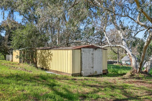 2932 Hoffman Dr, Valley Springs, CA 95252