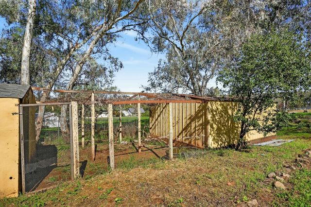 2932 Hoffman Dr, Valley Springs, CA 95252