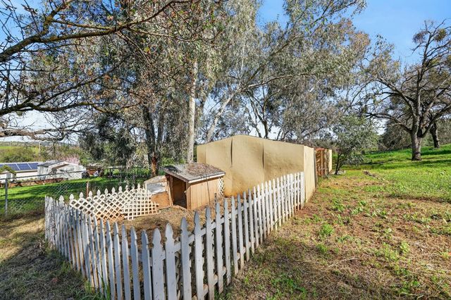 2932 Hoffman Dr, Valley Springs, CA 95252