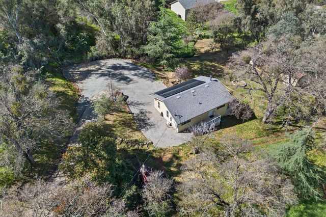 2932 Hoffman Dr, Valley Springs, CA 95252