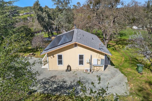 2932 Hoffman Dr, Valley Springs, CA 95252