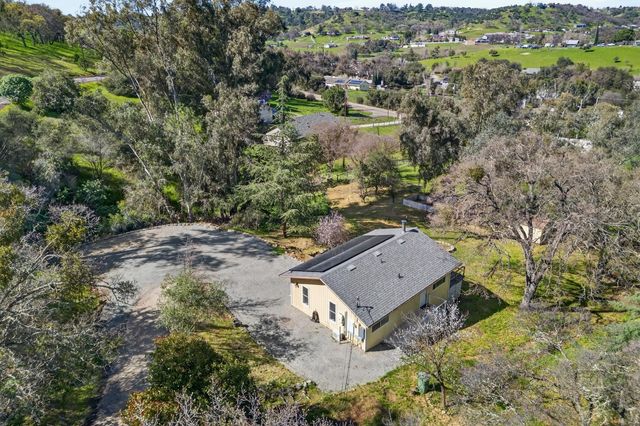 2932 Hoffman Dr, Valley Springs, CA 95252